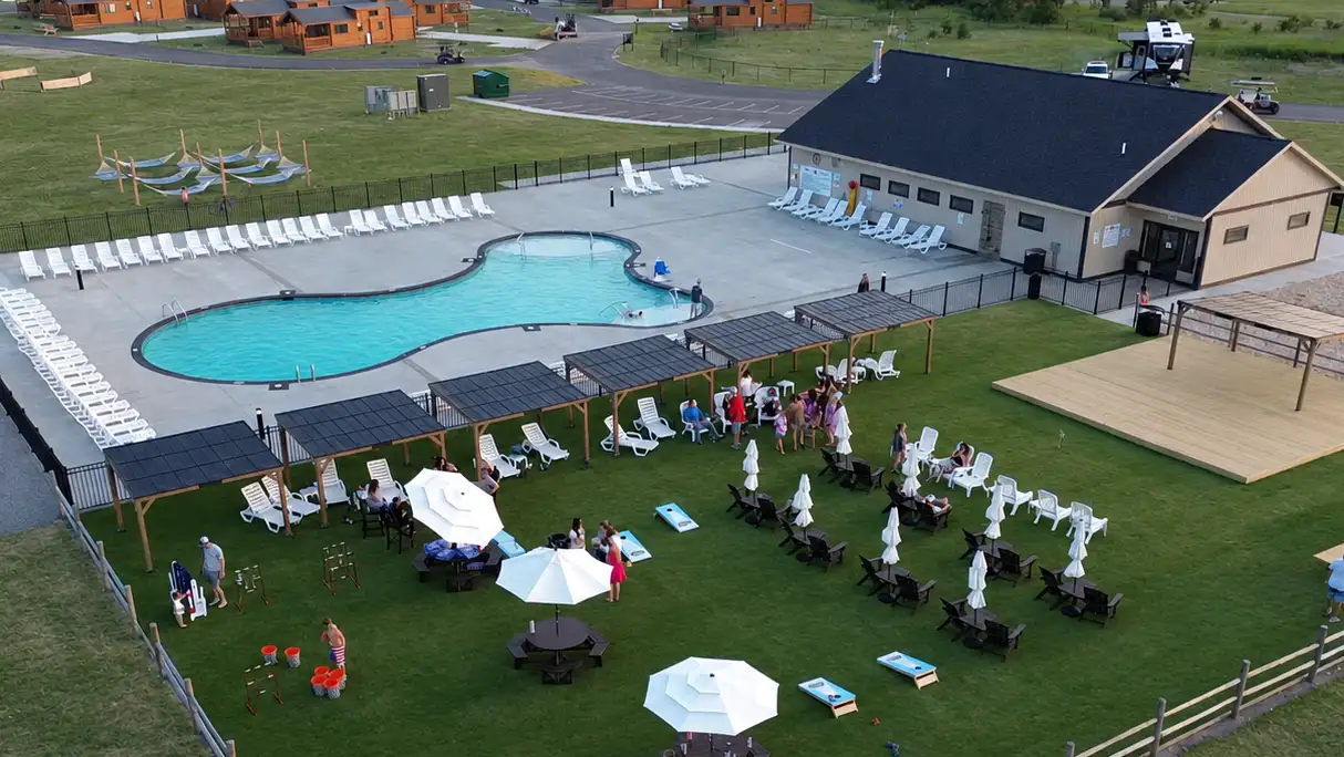 Bluff Club pool at Alpen Bluffs